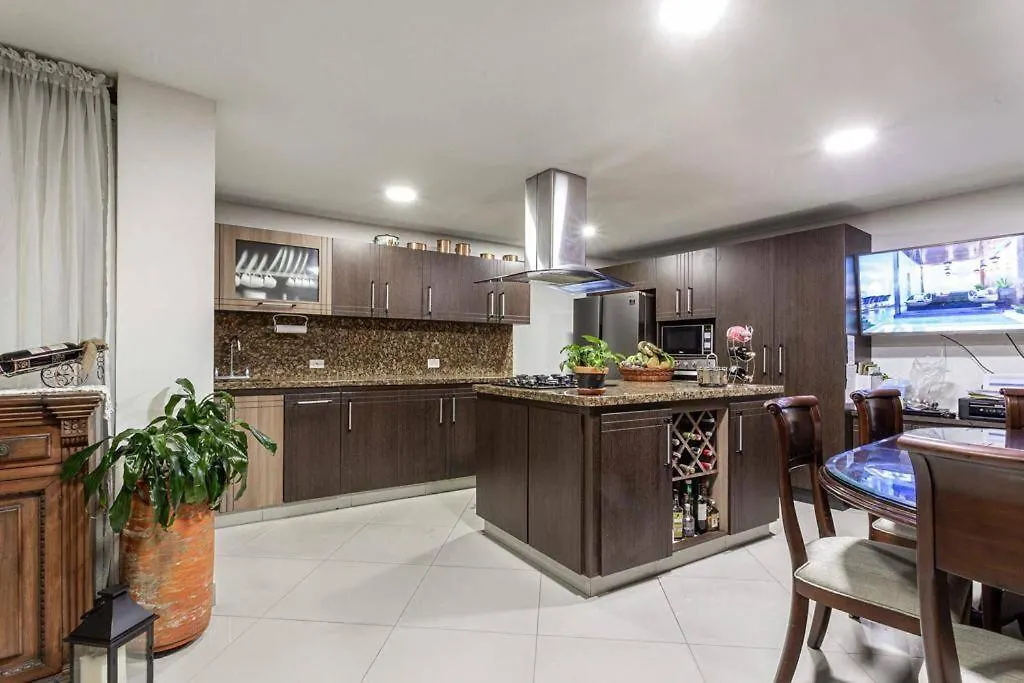 Elegante Pent-House En Cuarto Piso Medellin Apartment