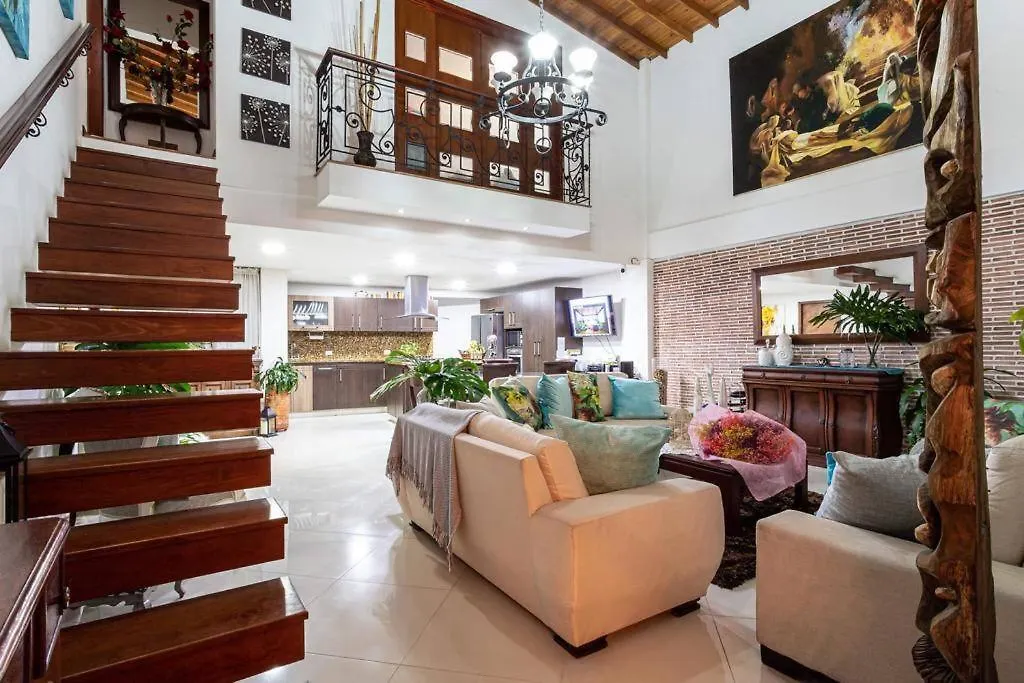 Elegante Pent-House En Cuarto Piso Medellin Apartment